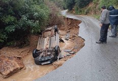 Шофьорът избяга без наранявания автомобилът е с тежки щетиЕпархийски път