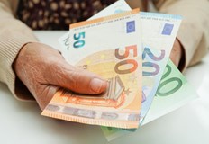 Влоговете и заемите се превалутират автоматично при запазване на условиятаПо малко