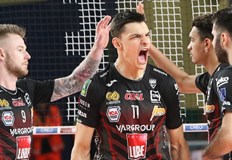 Българинът реализира 20 точки при категоричния успех с 3 0 над