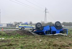 Джип е излязъл от пътното платно и се е преобърналТежка
