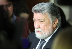 Бившият министър скочи срещу решението за коледни добавки само за