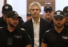 Магистратът трябва да се произнесе и по депозираните молби за