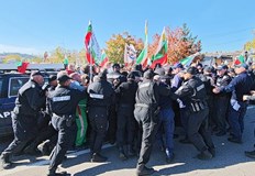 Сблъсъци на Прохода на Републиката между протестиращи и жандармерияБезсрочният протест
