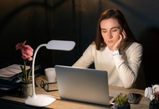 Надбавка от 75 ще получат само служителите с положен извънреден