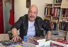 Писателят нападна държавата за неизпълнения стандарт за нови книги от