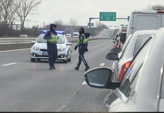 Движението се регулира от полицията има обходен маршрутВременно е ограничено