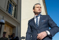 Визитата идва на фона на опасения за връзките на Ханой