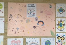 Русенските ученици отправиха призив срещу насилието с рисунки и колажиКампанията