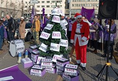 Синдикалистите блокираха движението пред парламентаПротестиращи от КНСБ блокираха движението пред