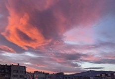 Явлението се дължи на силни ветрове във високите слоеве и