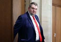 Американският казус е на 40 месеца и безнадеждно цикли Делян Пеевски