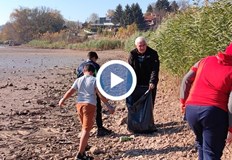 Автомобилни гуми номера и опасни отпадъци заплашват гребните спортистиМащабна доброволческа