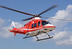 49 годишният мъж е с фрактура на гръбнака след падане от