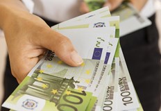 Sтарши учителите ще получават минимум 1123 евро след въвеждането на