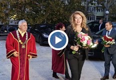 Илияна Йотова поздрави академичната общност Вицепрезидентът Илияна Йотова пристигна в