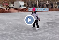 Цените остават без промяна кънките са безплатниЛедената пързалка в Русе