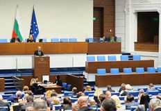 Депутатите потвърдиха въвеждането на особен търговски управител в рафинерията въпреки