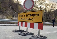 Автомобилите преминаваха по прясно изляти бетонови конструкции часове преди официалното