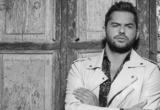 Изпълнителят е издъхнал в ръцете на съпругата си след тежък