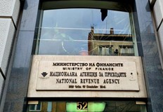 Той заменя Румен Спецов който поема управлението на Лукойл Министерският съвет