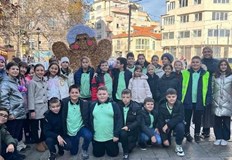 Инициативата съчета полезни уроци със забавления на ледената пързалкаБлизо 250