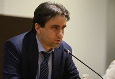 Депутатът от ПП ДБ твърди че изискванията са преписани от спецификацията