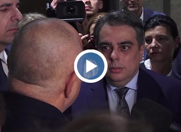 Скандал в парламента – Борисов и Василев спорят за "дърпане на уши" и данъци
