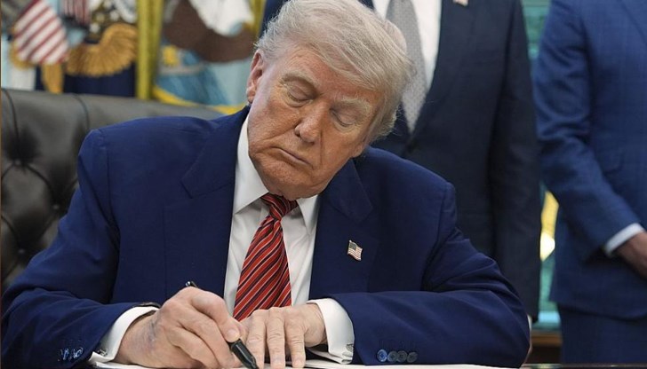 Доналд Тръмп разпореди пълна ревизия на статута за граждани на 19 държави Доналд Тръмп разпореди пълна ревизия на статута за граждани на 19 държави