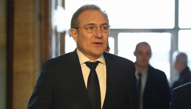 Борислав Гуцанов предлага 900 лева за майчинство