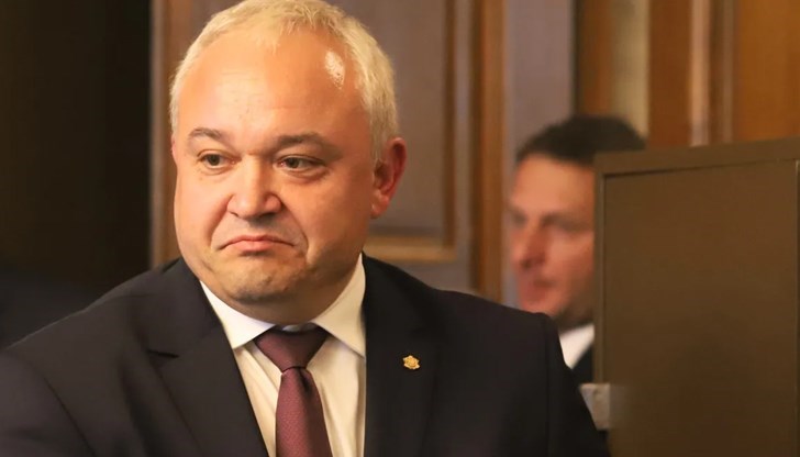 Бившият вътрешен министър разкритикува Даниел Митов за назначението на уволнен директор