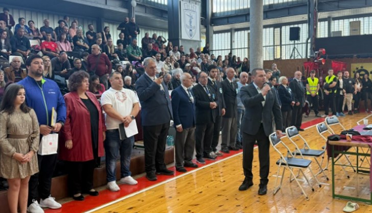 Надпреварата се провежда в 65 категории