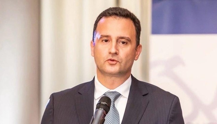 Енергийният министър гарантира ниски цени и удължаване на лиценза за "Лукойл" Енергийният министър гарантира ниски цени и удължаване на лиценза за "Лукойл"