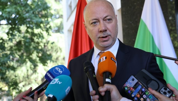 Държавата ще преразпределя свръхпечалбите от енергетиката, докато цените на борсата остават високи Държавата ще преразпределя свръхпечалбите от енергетиката, докато цените на борсата остават високи