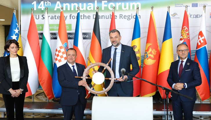 Министър Иван Иванов прие символично корабния рул в Сараево Министър Иван Иванов прие символично корабния рул в Сараево