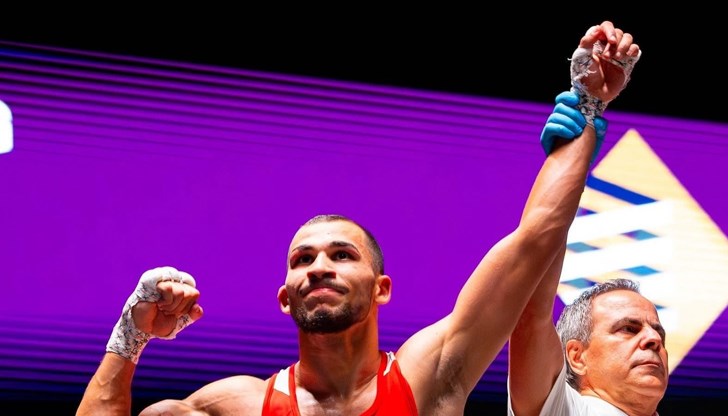 Русенският боксьор срази италианец и си гарантира място на полуфиналите