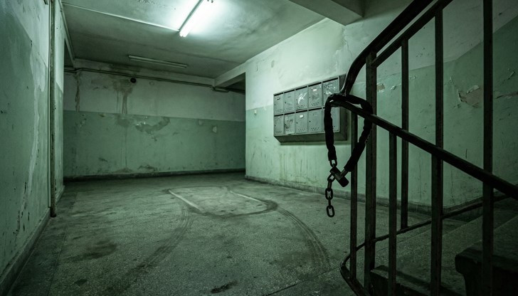 Крадци задигнаха и 40 буркана със зимнина на улица "Студентска" Крадци задигнаха и 40 буркана със зимнина на улица "Студентска"