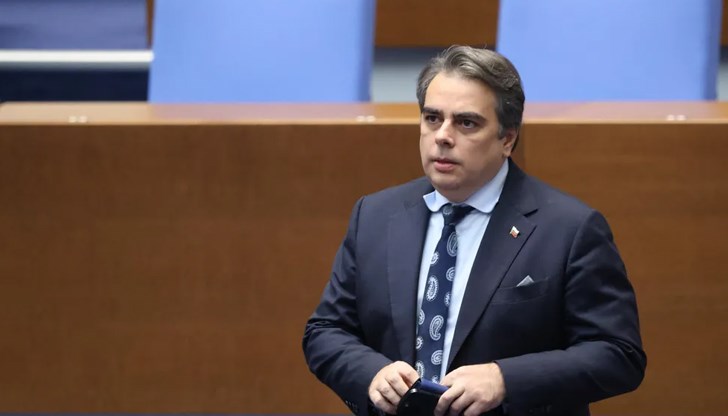 Парламентът отхвърли 100% майчинство за втората година