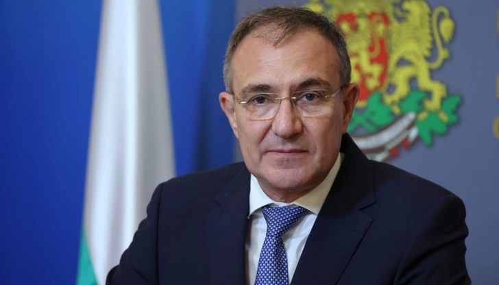 Въпреки бюджетните предизвикателства, правителството търси начин да подпомогне възрастните хора за празниците