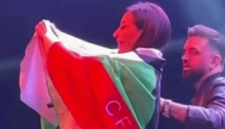 В този контекст няма нищо скандално, че човек с такива корени вдига българския трибагреник, допълват от Фондацията