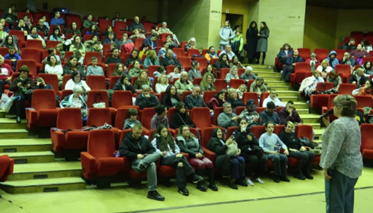 Дванадесетото издание на кинофестивала събра стотици почитатели на качественото кино