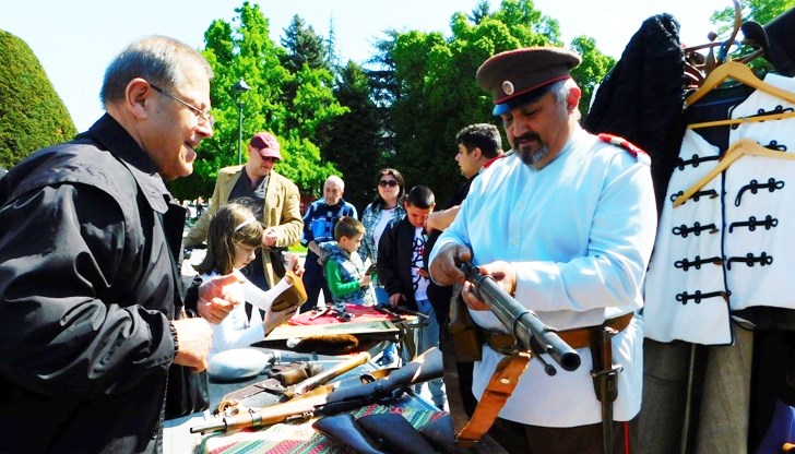 Патриотичната организация чества 25 години с жива картина пред Паметника на Свободата