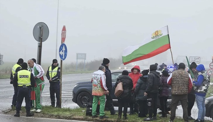 Демонстрантите от "Обединение 29" поискаха оставка на правителството и запазване на лева Демонстрантите от "Обединение 29" поискаха оставка на правителството и запазване на лева