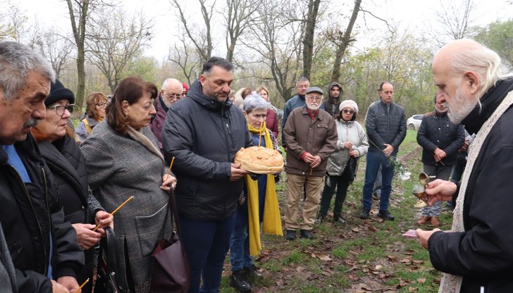 Областният управител Драгомир Драганов посочи, че престъплението срещу народа не трябва да се забравя