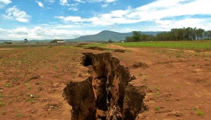 Ерозия унищожава градове и прогонва хиляди семейства в Африка Ерозия унищожава градове и прогонва хиляди семейства в Африка