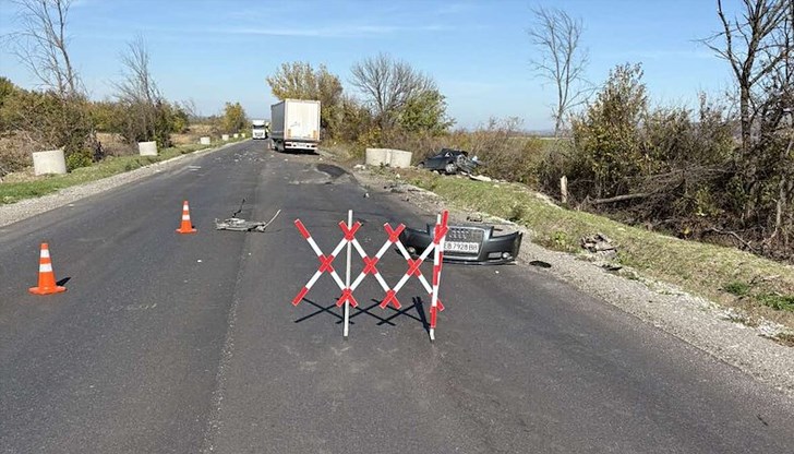 Движението се регулира от полицията, има обходен маршрут