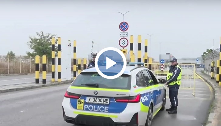 Униформените проверяват излизащите автомобили за неплатени глоби