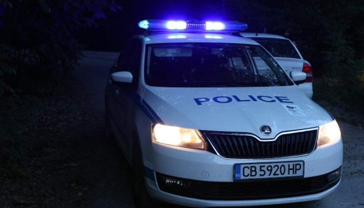 Единият от задържаните заплашил униформените, че ще избие семействата им Единият от задържаните заплашил униформените, че ще избие семействата им