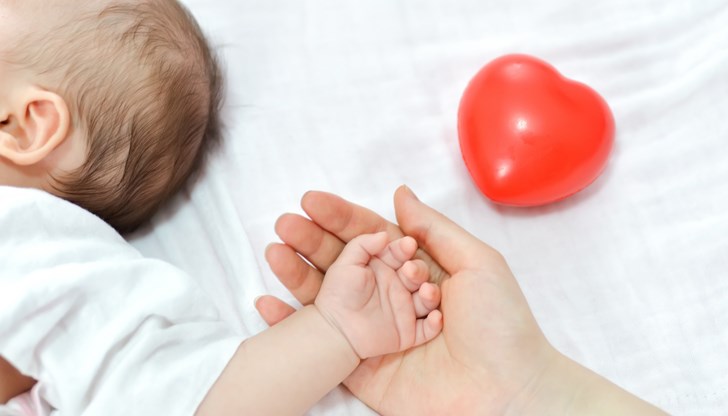 Директорът на Педиатрията извърши животоспасяващата процедура в неделя през нощта по спешност