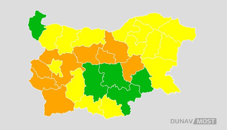 Предупреждения за опасно време в половината страна Предупреждения за опасно време в половината страна