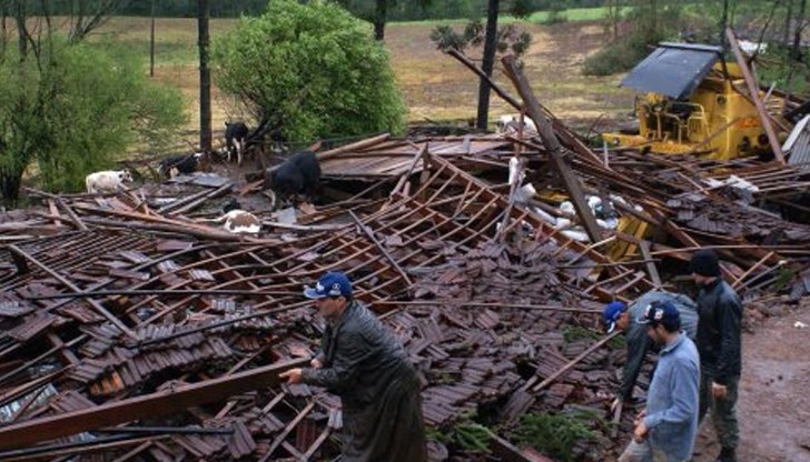 Най-малко шестима души загинаха и над 430 бяха ранени в щата Парана Най-малко шестима души загинаха и над 430 бяха ранени в щата Парана